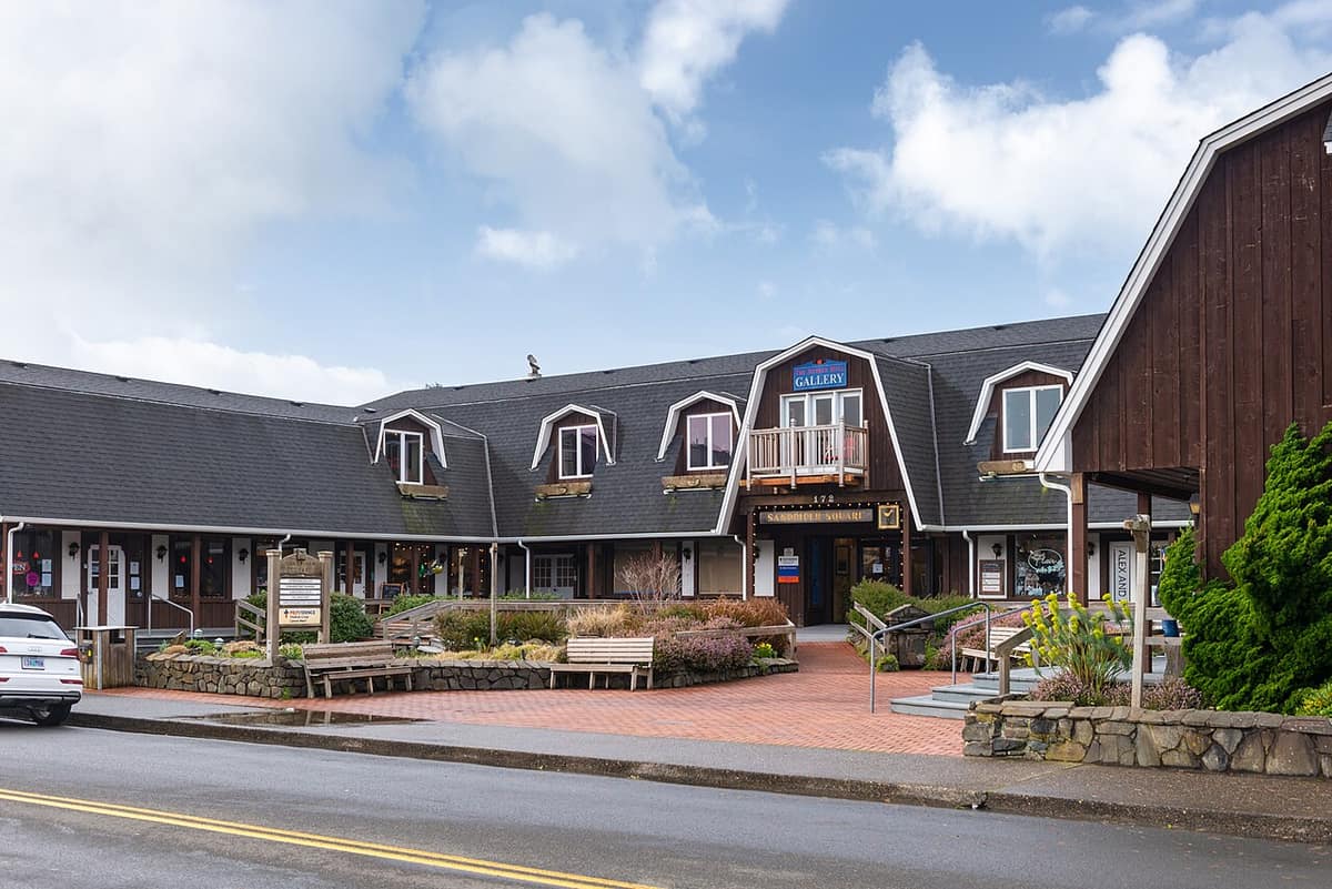 gallery building at Sandpiper Square in downtown Cannon Beach