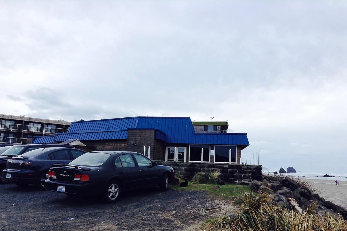Mo's seafood restaurant on the beach in Cannon Beach