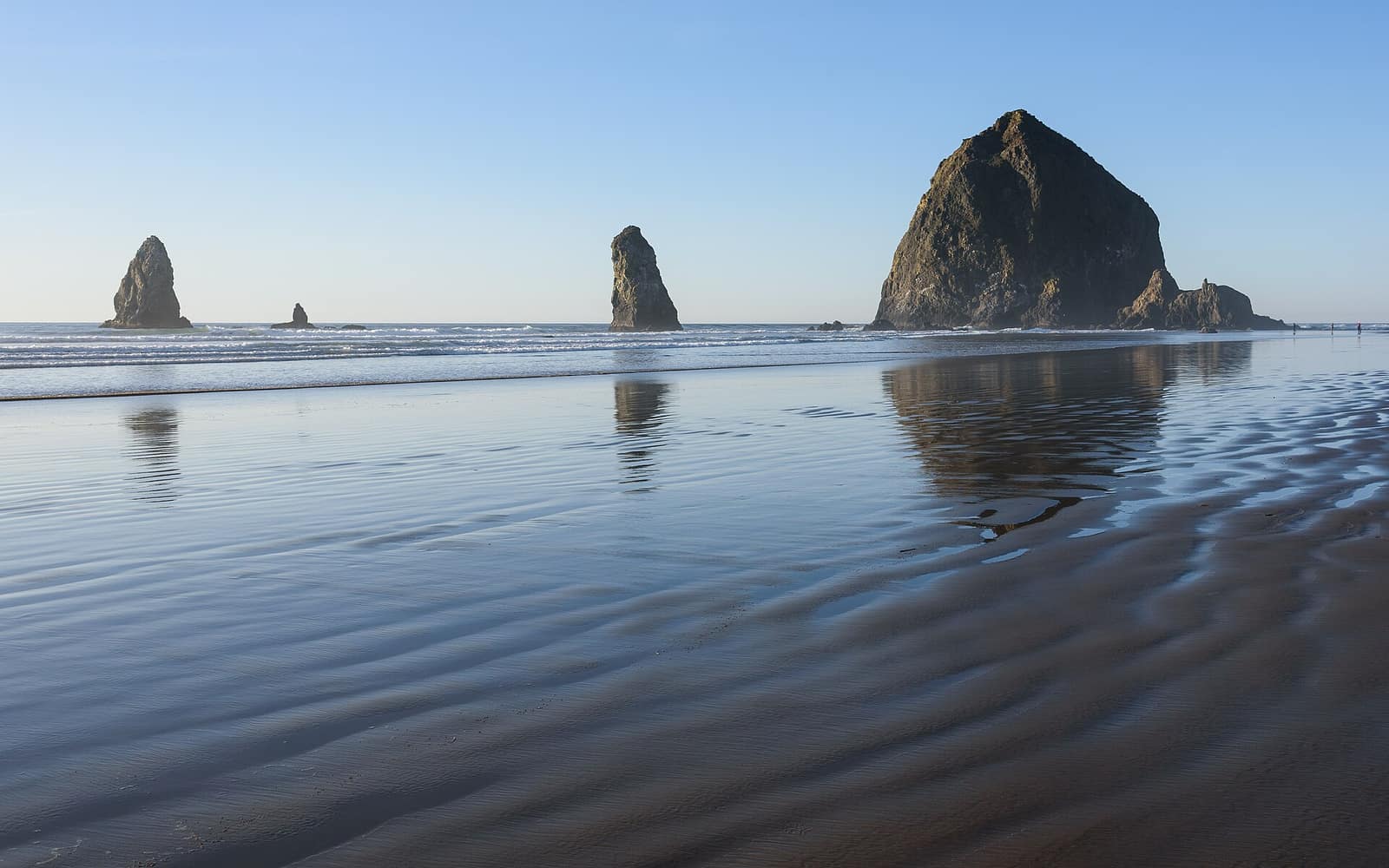 Haystack Rock Cannon Beach Oregon